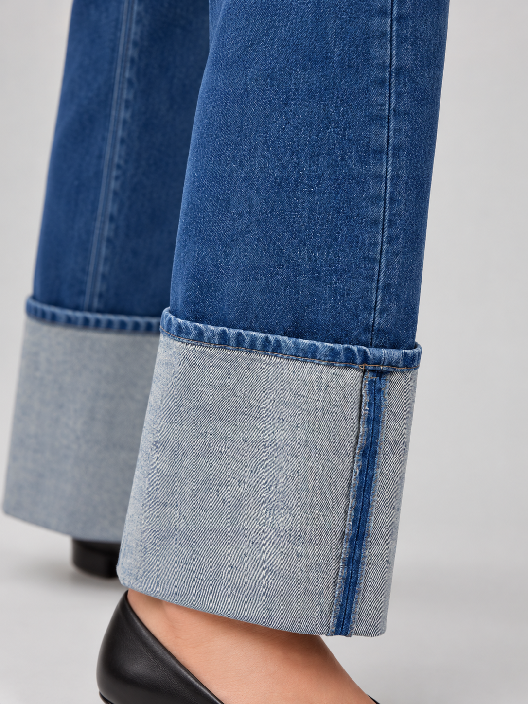Jeans Pinko Reimagine Patrick McDowell con maxi risvolto — dettaglio