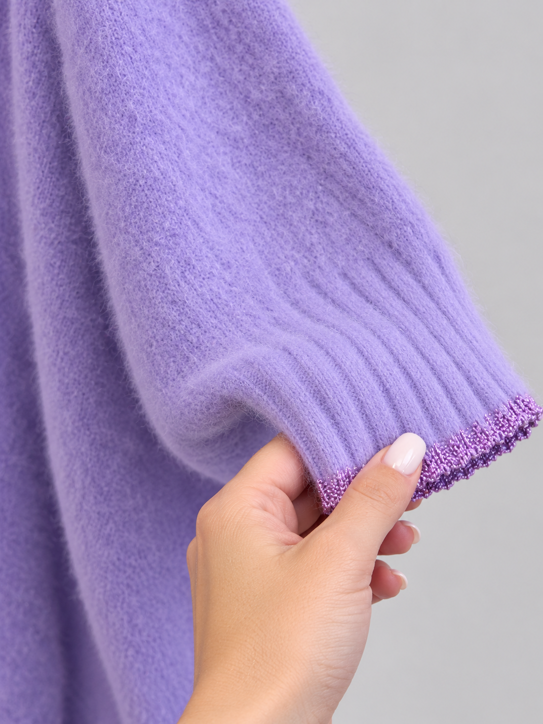 Maglione Pinko lilla con scollo a V — dettaglio