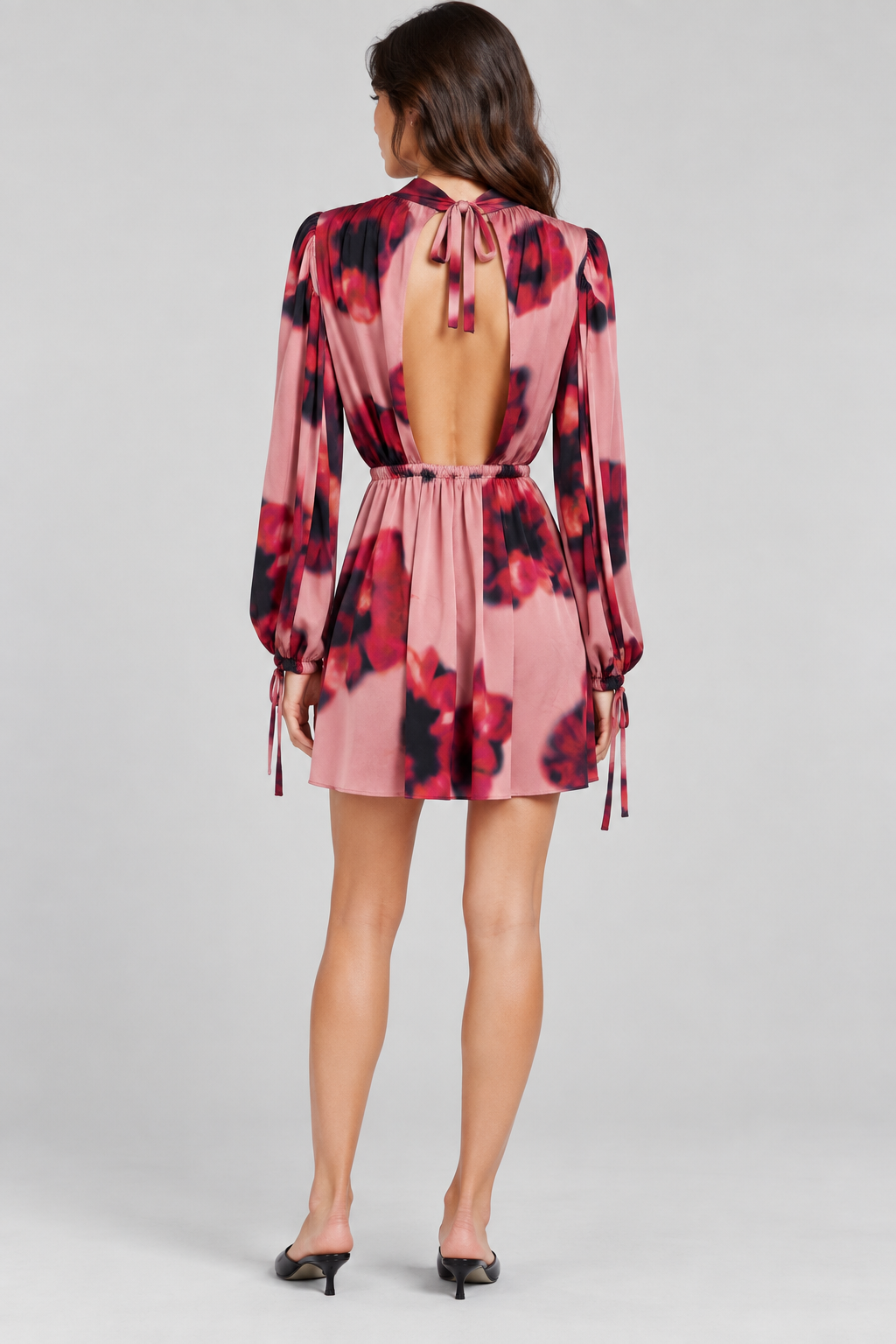 Abito Pinko rosa floreale – retro su modella