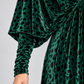 Abito Pinko verde maculato – dettaglio su modella