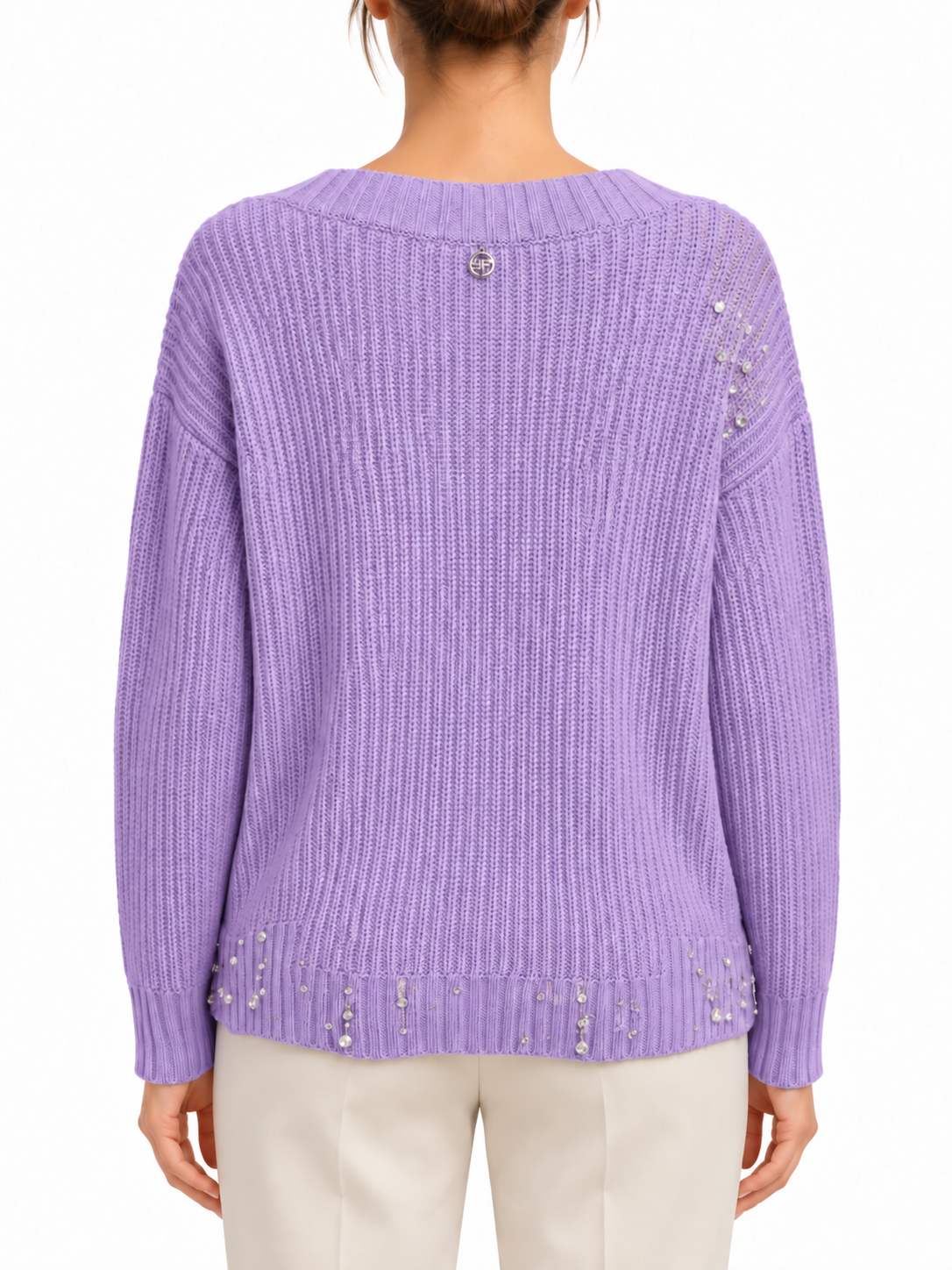 Pinko Maglione lilla con applicazioni gioiello – retro su modella virtuale