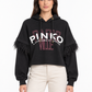 Pinko Felpa crop nera con cappuccio e inserti effetto piume – fronte su modella virtuale