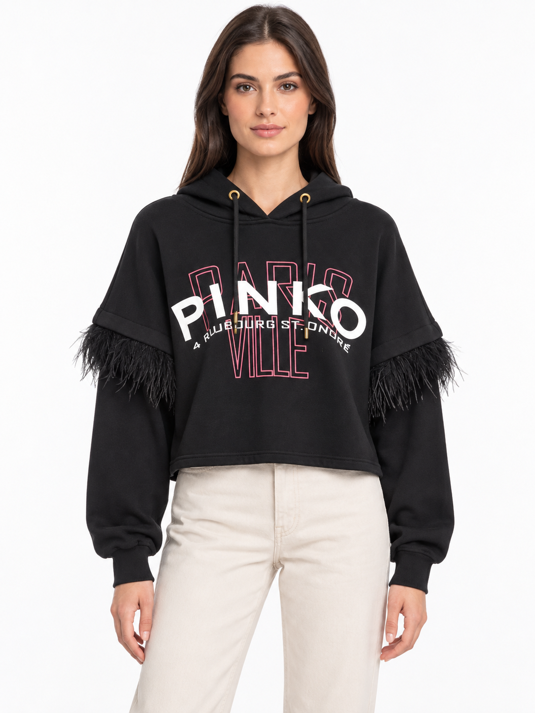 Pinko Felpa crop nera con cappuccio e inserti effetto piume – fronte su modella virtuale