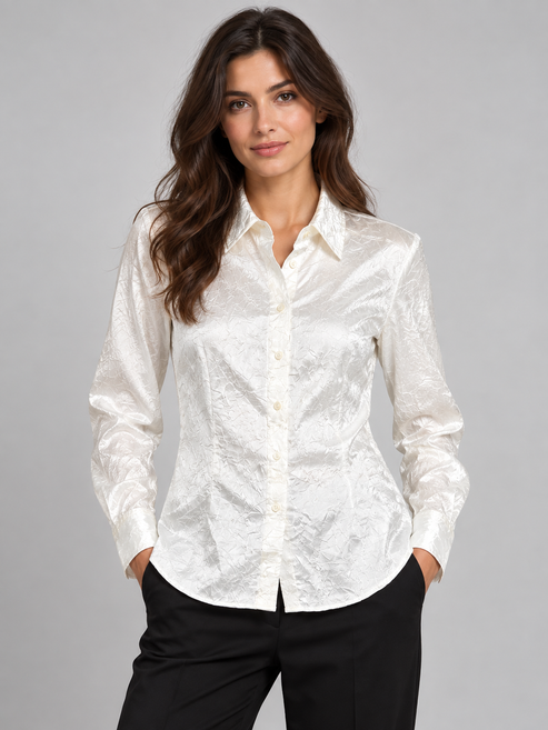 Camicia bianco giglio crinkle – fronte su modella