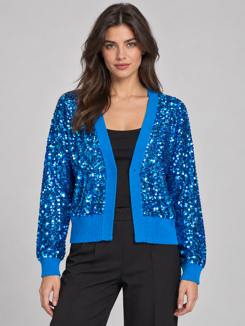 Cardigan blu acceso con paillettes blu e bordi in maglia blu – fronte su modella