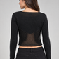 Cardigan nero cropped con pannelli traforati e piccola chiusura dorata – retro su modella