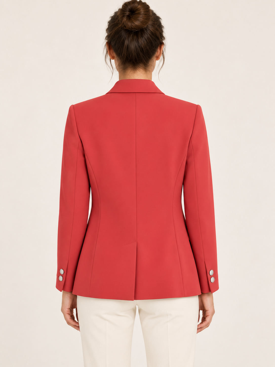 Giacca Pinko doppiopetto rosso corallo su modella — retro
