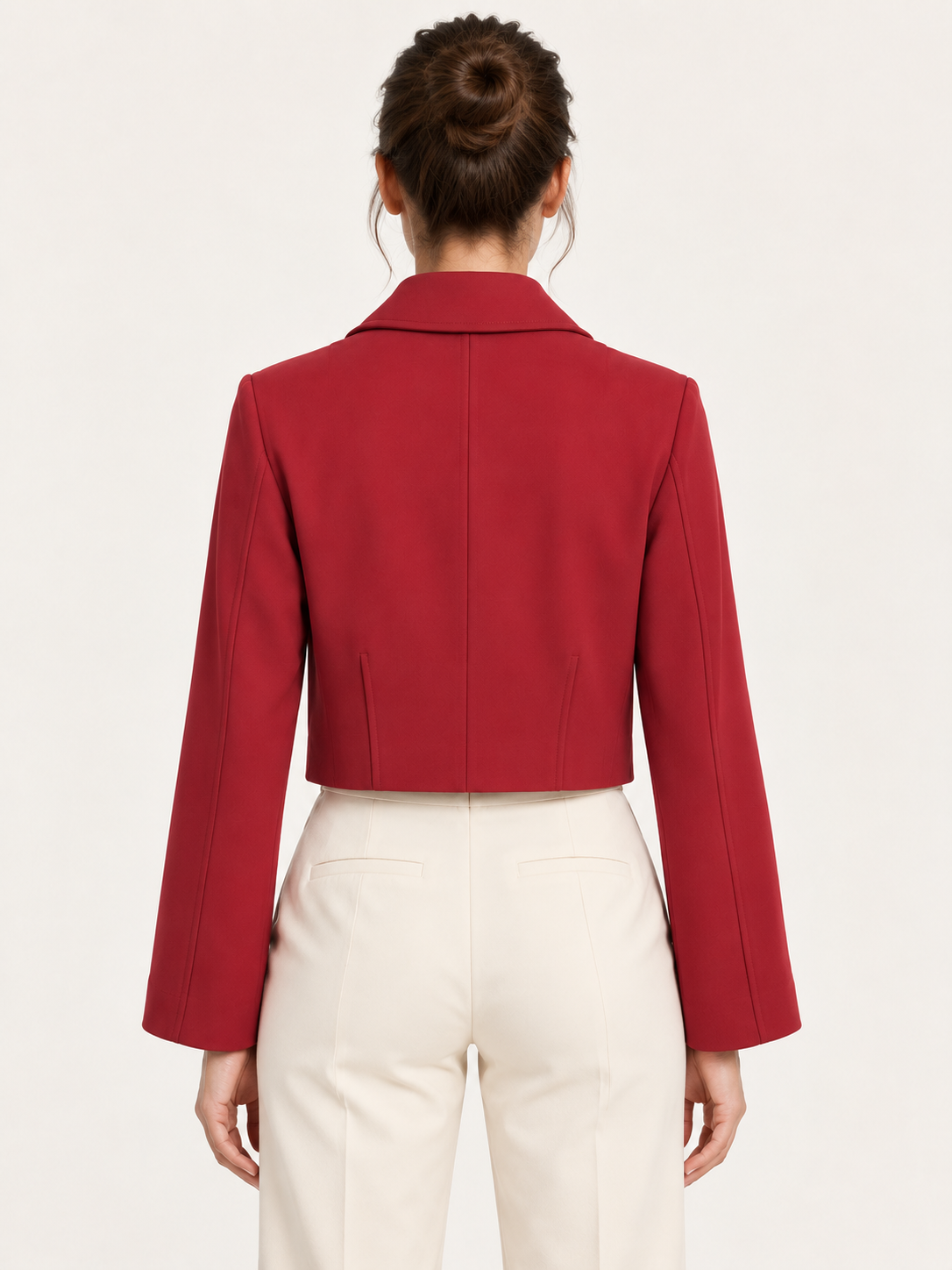 Giacca corta Pinko rossa su modella — retro