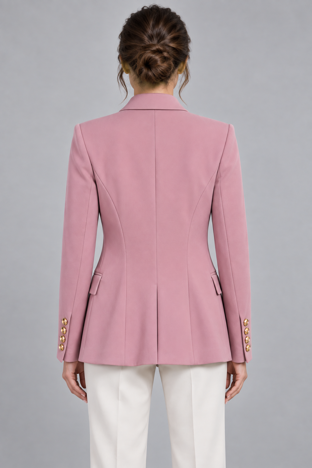 Giacca Pinko rosa con bottoni dorati – retro su modella
