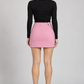 Gonna rosa corta con zip argento diagonale sul davanti e lungo fondo – retro su modella