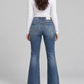 Jeans blu svasati con lacci e occhielli sul davanti – retro su modella