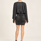 Abito Pinko antracite drappeggiato con scollo a V — retro su modella (immagine generata con AI)