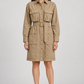 Abito chemisier Pinko beige in cotone con cintura — fronte su modella (immagine generata con AI)
