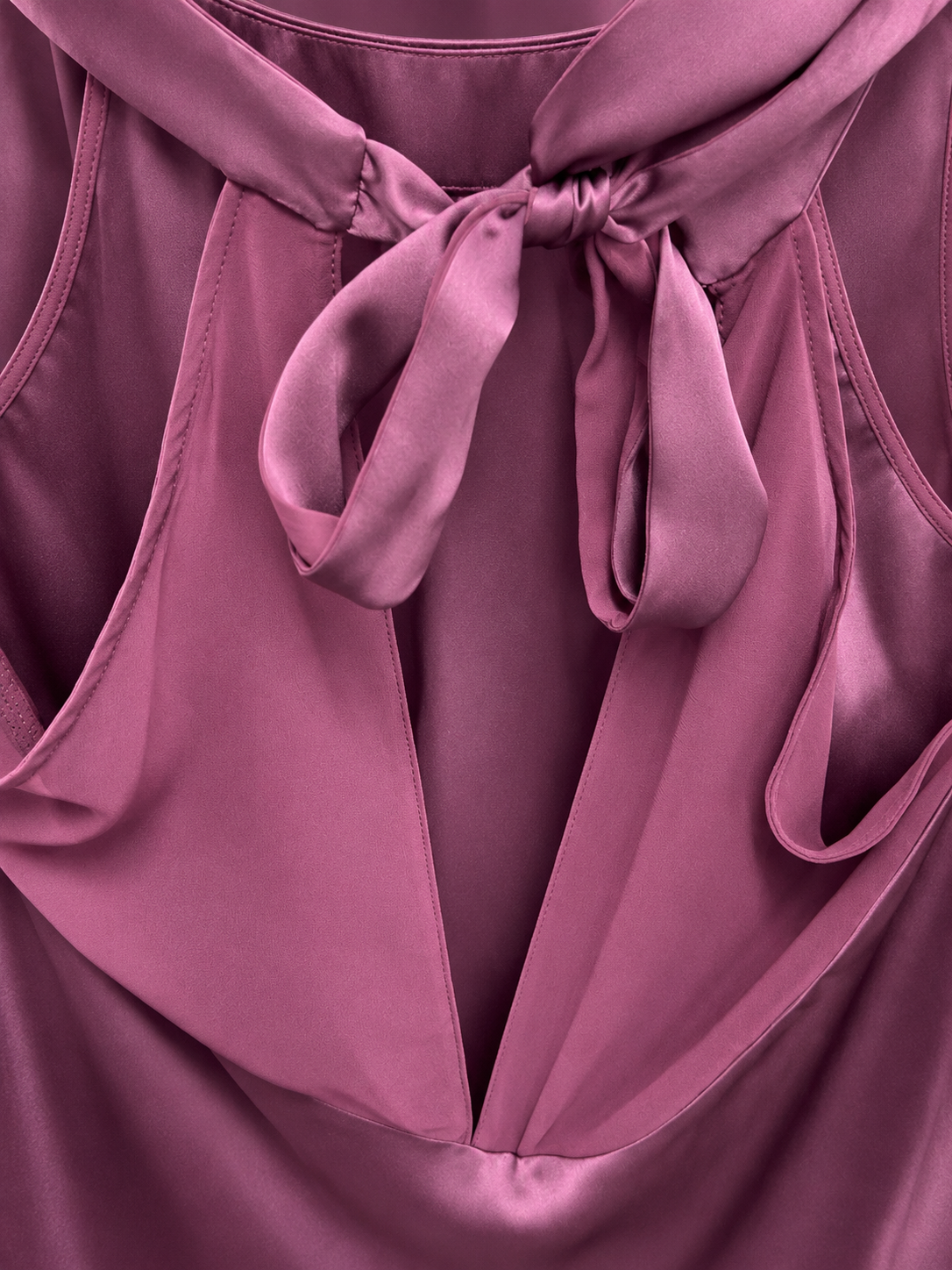 Pinko Top viola con fiocco sul retro – dettaglio