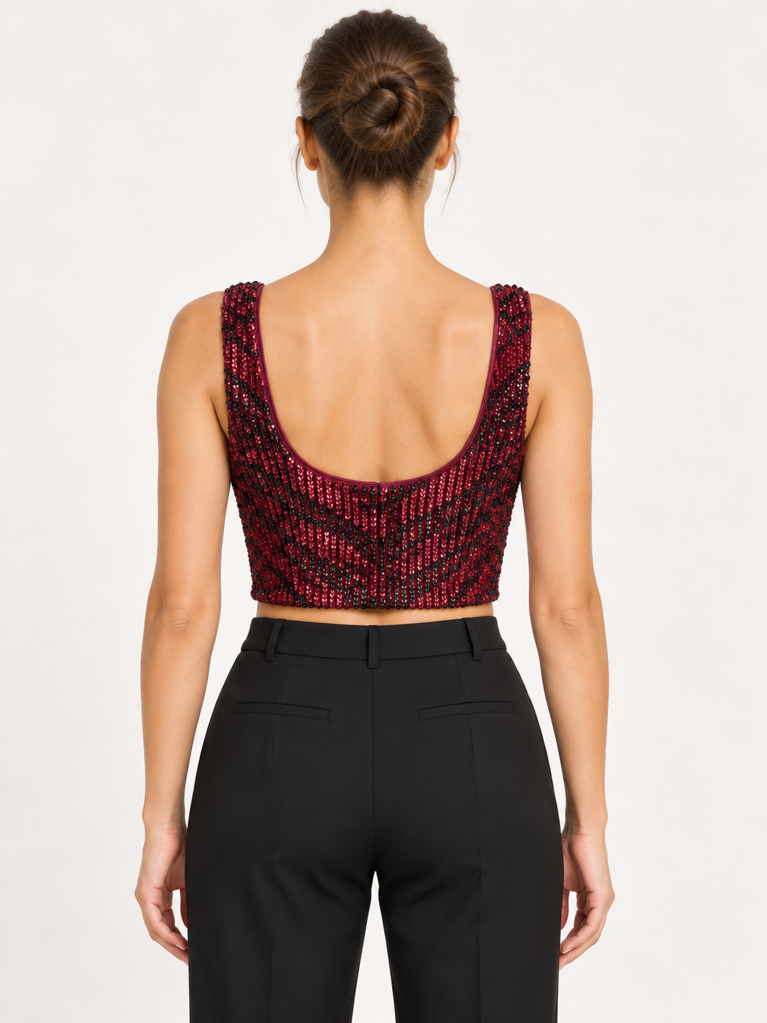 Pinko Top bordeaux con paillettes nere – retro su modella virtuale