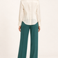Pinko – Pantalone verde petrolio in acetato su modella — retro
