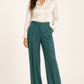 Pinko – Camicia avorio in seta su modella — fronte