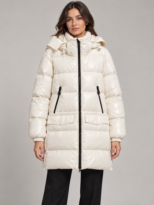 Piumino donna HAVEONE avorio con cappuccio – fronte su modella, immagine elaborata con IA