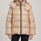Piumino donna HAVEONE beige con cappuccio – fronte su modella, immagine elaborata con IA