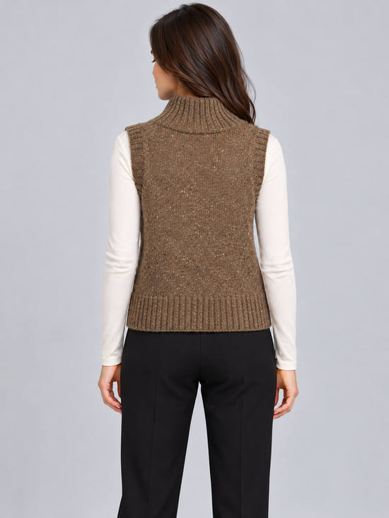 Gilet donna Dixie marrone mélange, retro su modella, elaborata con IA