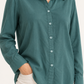 Dixie – Camicia verde petrolio in lyocell – dettaglio su modella