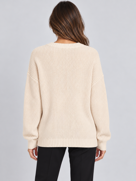 Maglione donna Tensione In panna Merry, retro su modella, elaborata con IA
