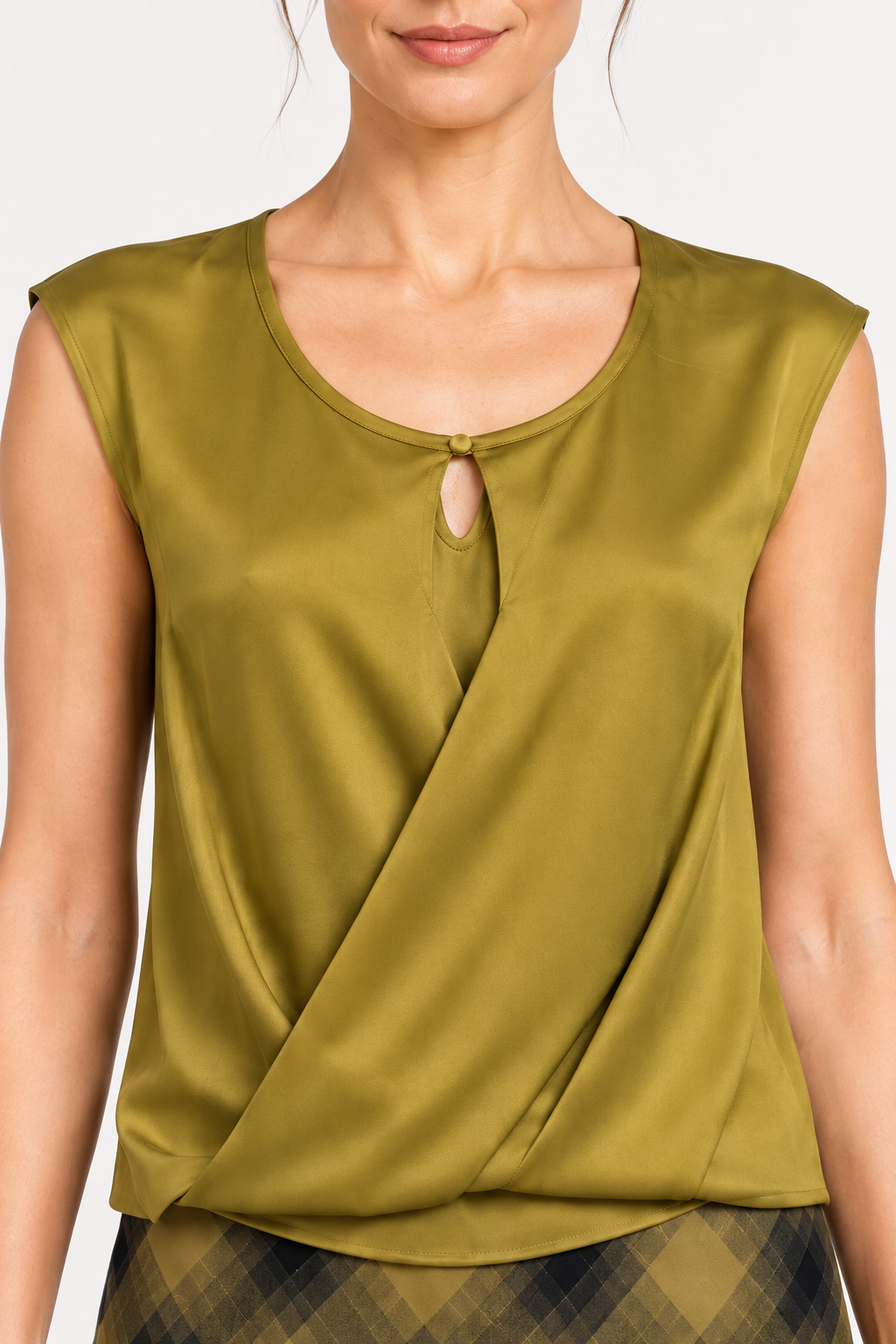Imperial – Camicia smanicata verde oliva drappeggiata – dettaglio