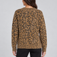 Maglione donna Dixie animalier, retro su modella, elaborata con IA