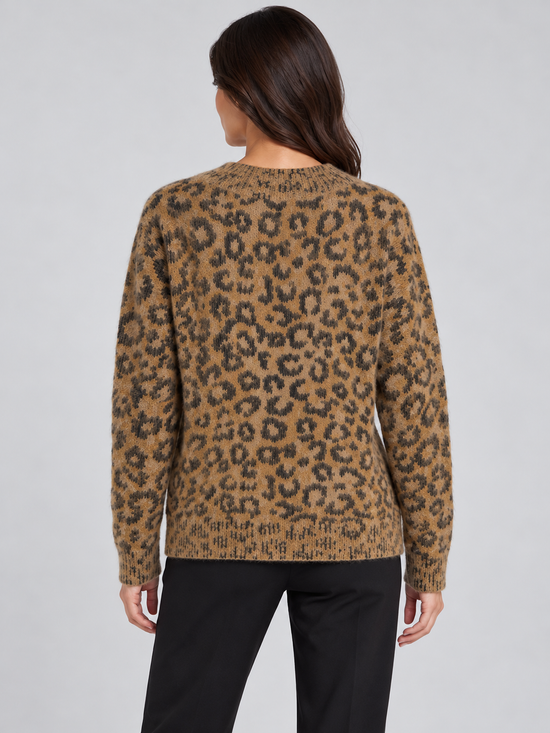 Maglione donna Dixie animalier, retro su modella, elaborata con IA