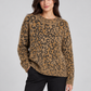 Maglione donna Dixie animalier fronte su modella, elaborata con IA