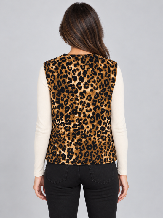 Gilet donna Tensione In animalier con fiocchi, retro su modella, elaborata con IA