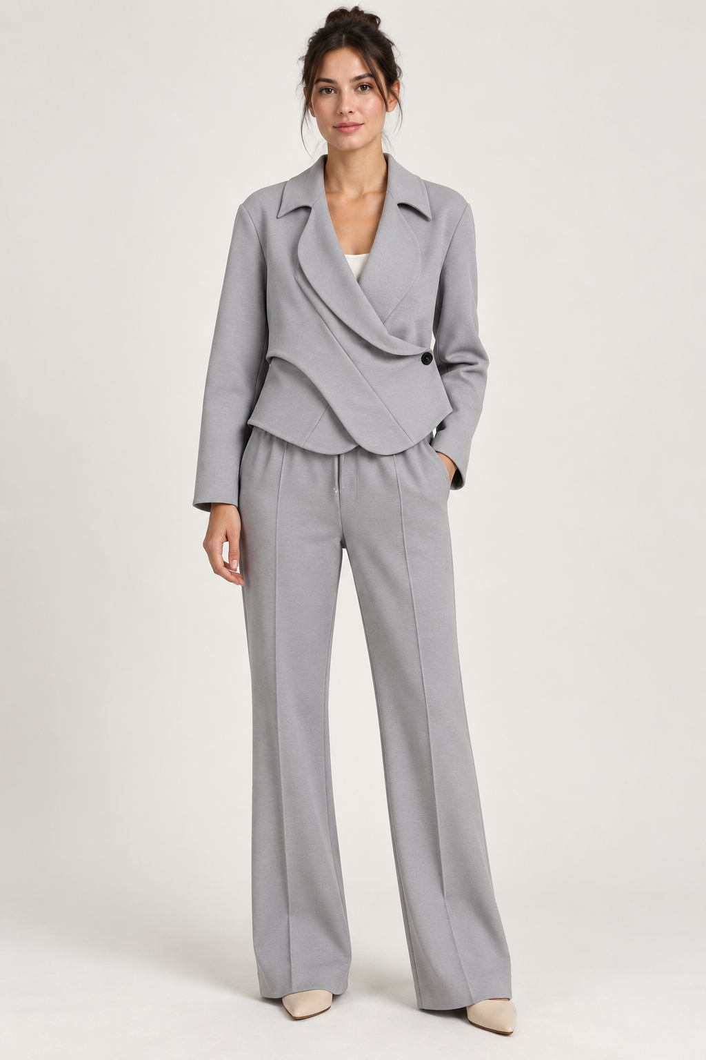 Meimeij – Tailleur grigio con giacca asimmetrica - fronte