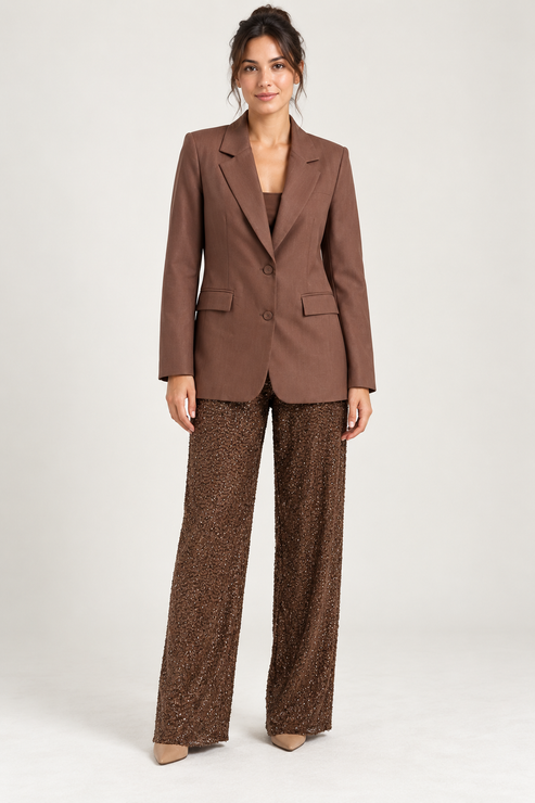 Tensione In – Tailleur marrone con pantaloni decorati - fronte