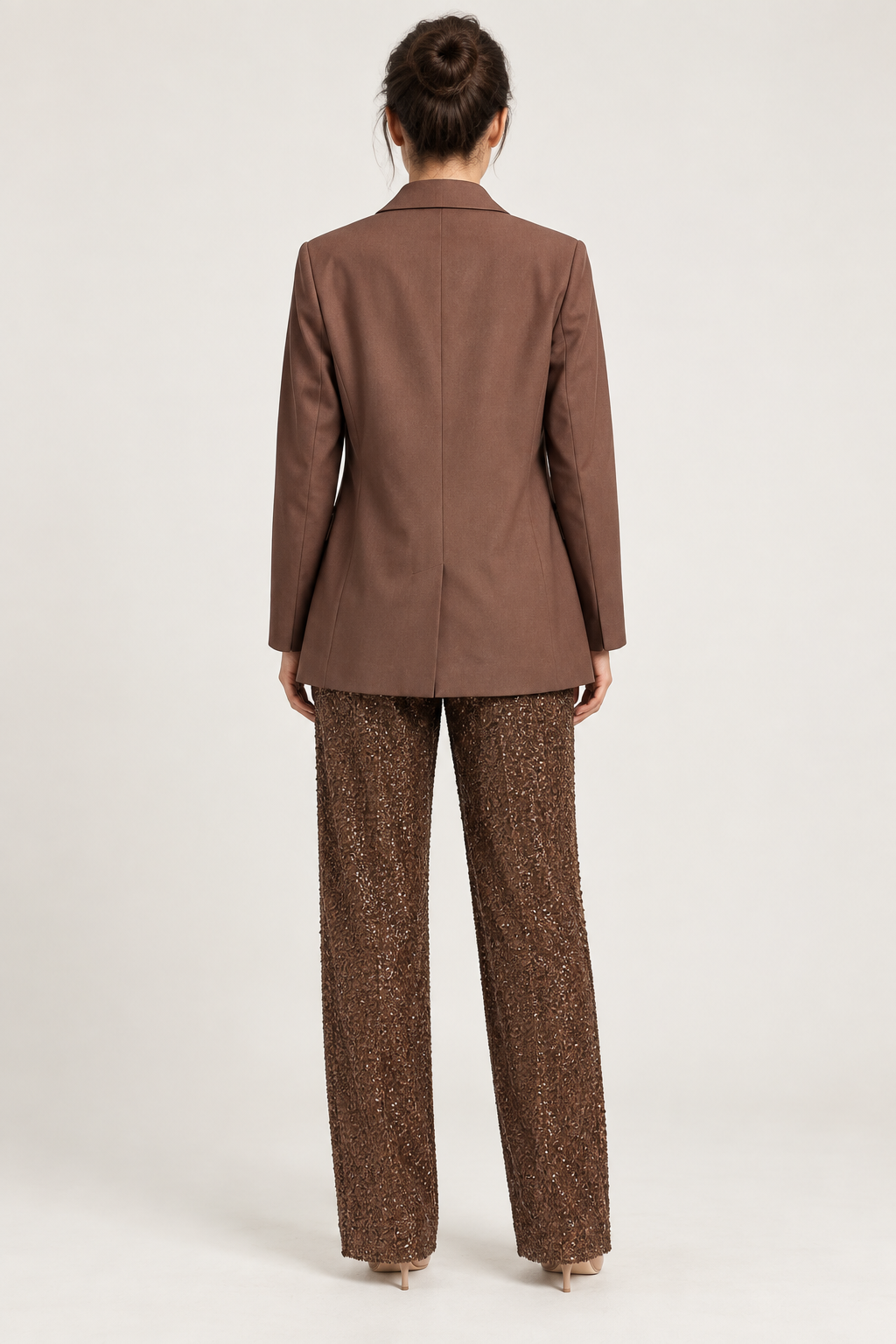 Tensione In – Tailleur marrone con pantaloni decorati - retro