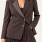 Tensione In – Tailleur marrone con borchie e gonna in merletto - dettaglio