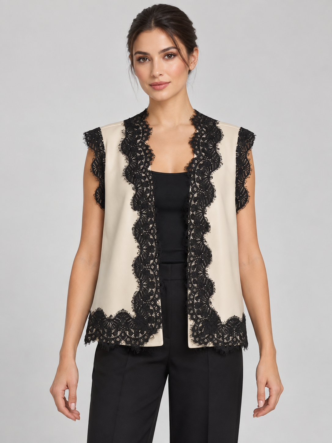 Gilet Tensione In avorio con pizzo nero – fronte